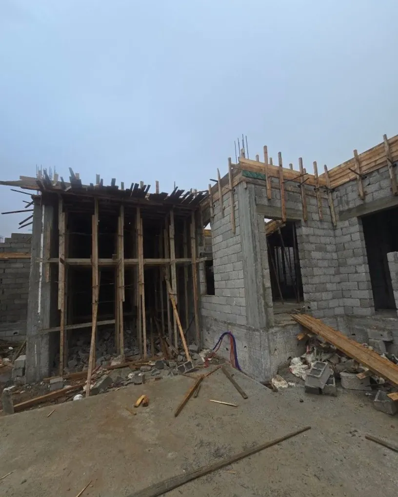 Blockwork masonry with wooden formwork